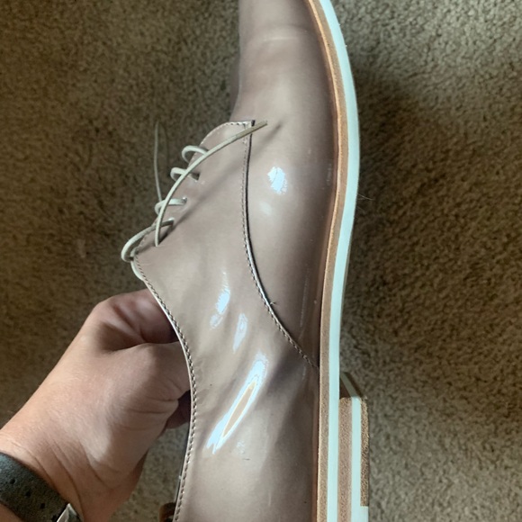 AGL Patent Leather Oxford Tan Sand - Picture 2 of 4
